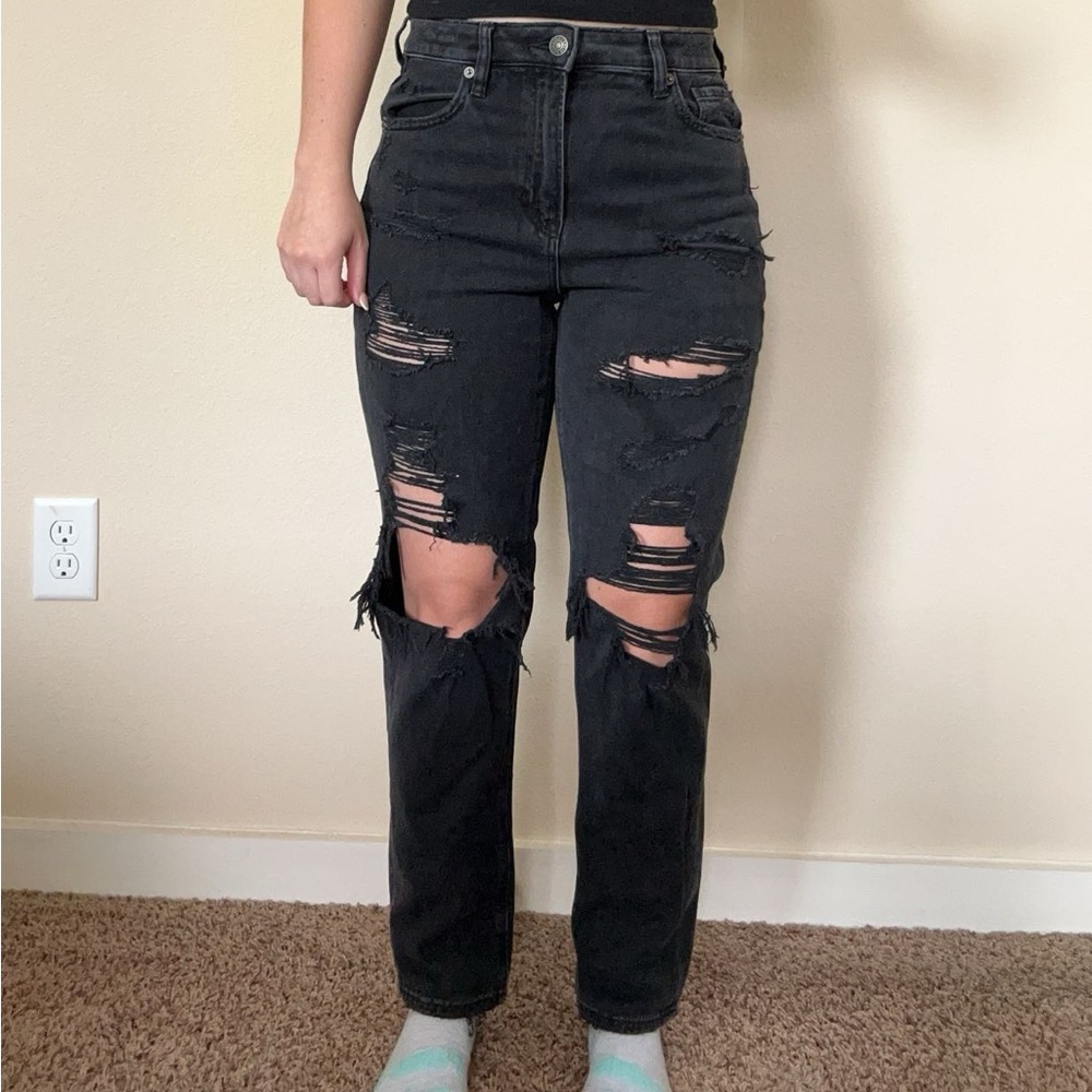 American Eagle size 4 Ripped Jeans